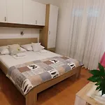 Salus Apartamento Pag Town