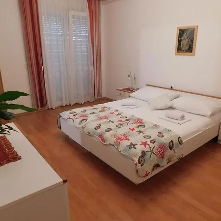 Apartman Salus Pag Town