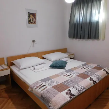 Salus Apartment Pag Town