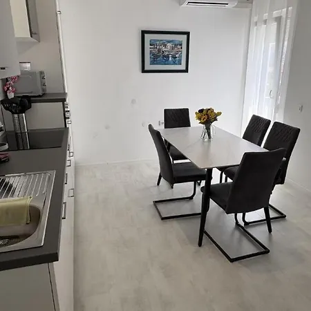 Salus Apartamento Pag Town