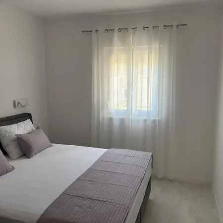 Salus Apartamento Pag Town