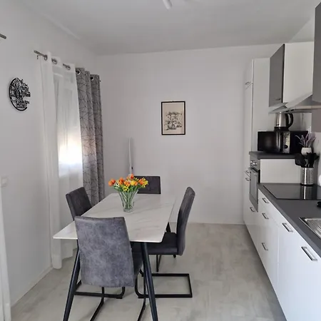 Salus Apartamento Pag Town