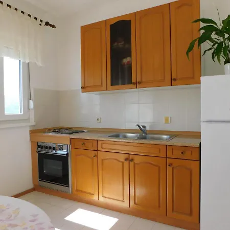 Salus Apartamento Pag Town